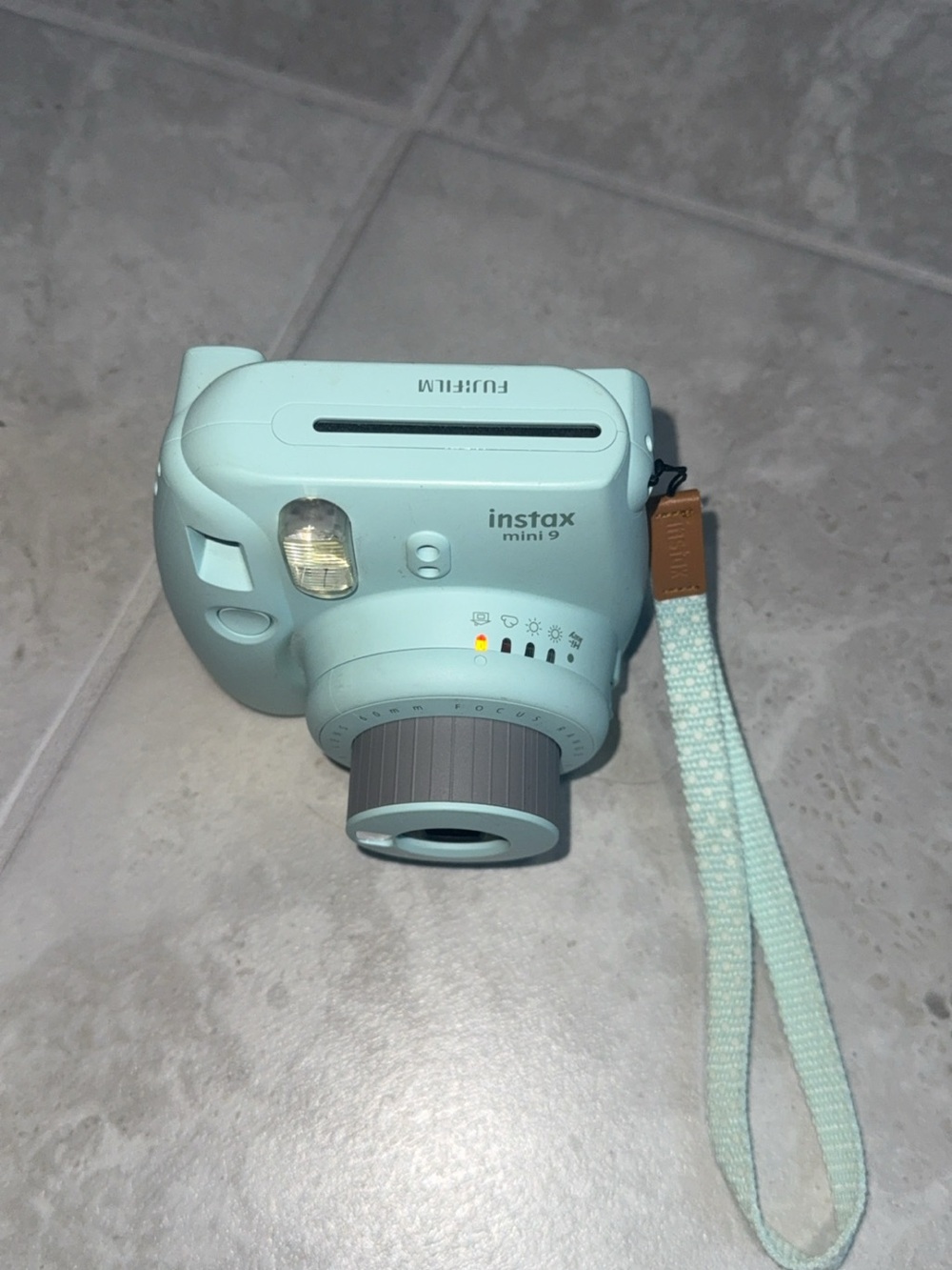 Fujifilm Instax Mini 9 Instant Camera - Mint - Picture 4 of 6